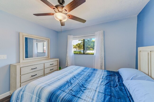 Building Photo - Available for a 9-month rental in the sought-after Huntington Woods community of Bradenton!