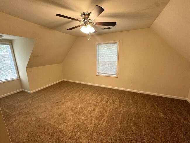 Building Photo - 4br House FOR RENT - less than 1 mile from campus - FALL 2026 PRELEASE