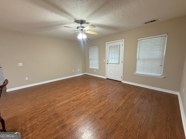 Building Photo - 8002 Towne Pk Dr