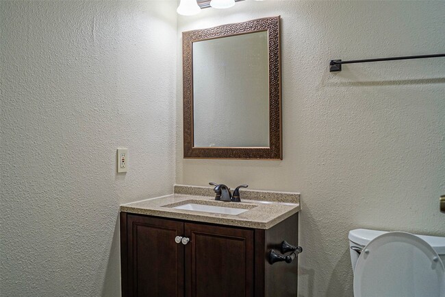 Building Photo - 11 Canyon Oak Pl