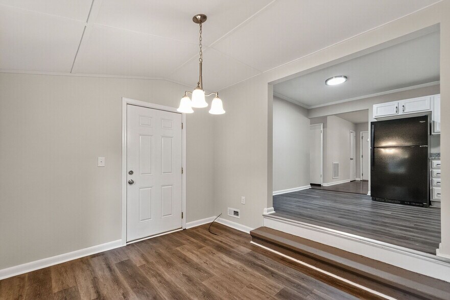 Building Photo - 517 Cooper Rd