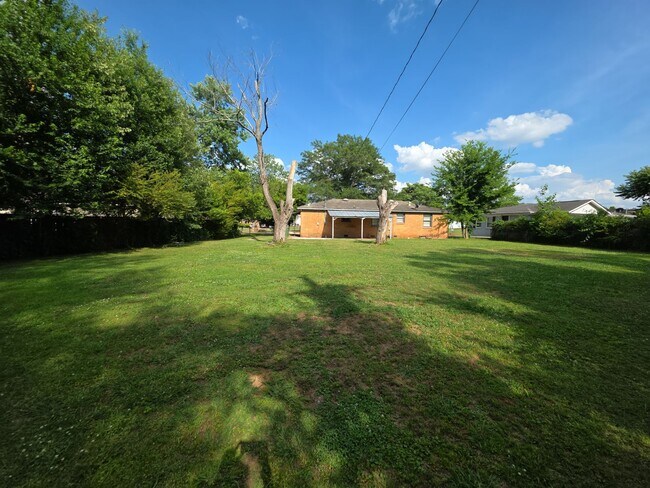 Building Photo - 3902 Harwood Ave SW