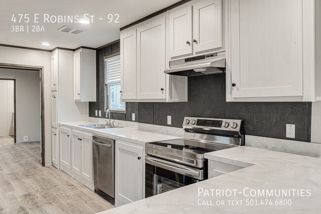 Building Photo - 475 E Robins St