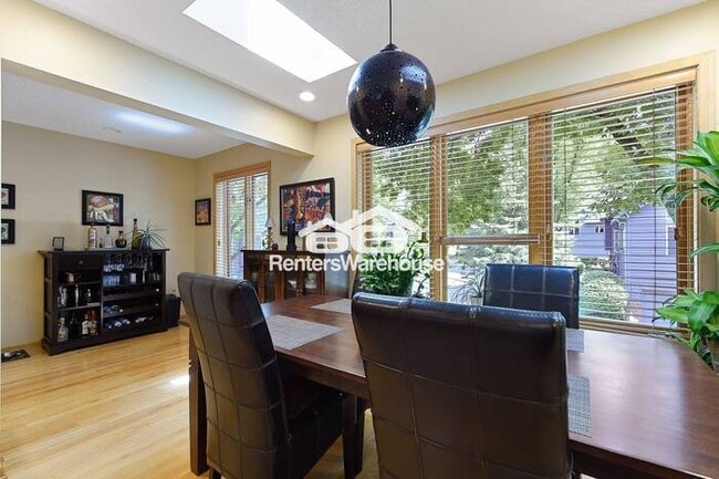 Building Photo - Available 12/1 - Beautiful Minnetonka Town...