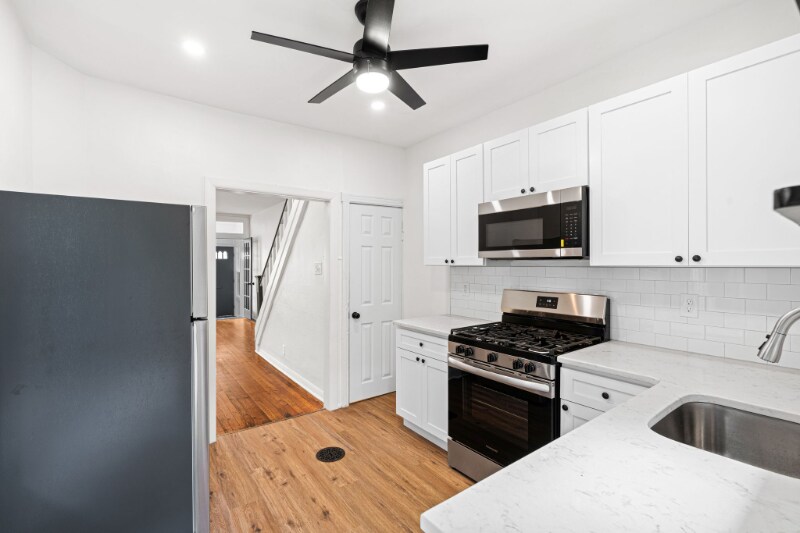Building Photo - 2528 S 63rd St