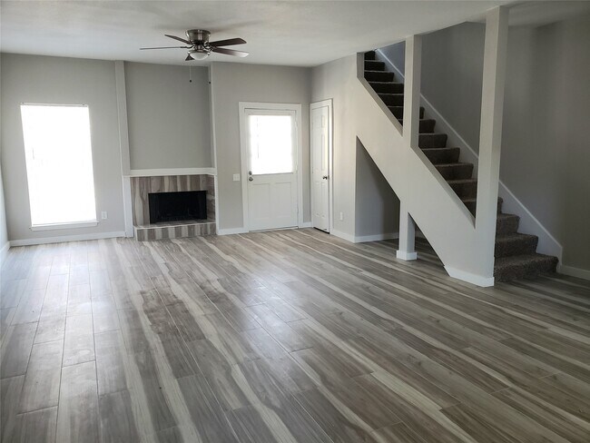 Building Photo - 11710 Southlake Dr