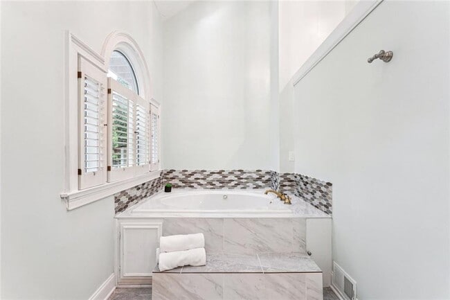 Building Photo - 511 Pine Valley Rd SE