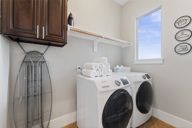 Building Photo - 3802 Lovejoy St