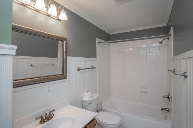 Building Photo - Adorable 3 Bedroom Sherwood Home