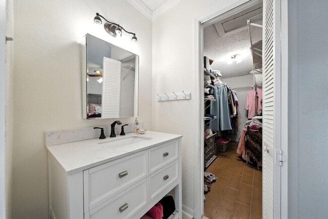 Building Photo - 3919 Fairmont Pkwy