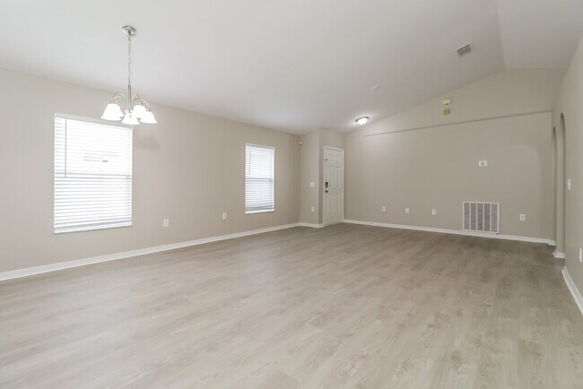 Building Photo - 17047 Ongar Ct