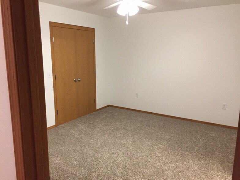 Building Photo - 1122 N Missouri Dr