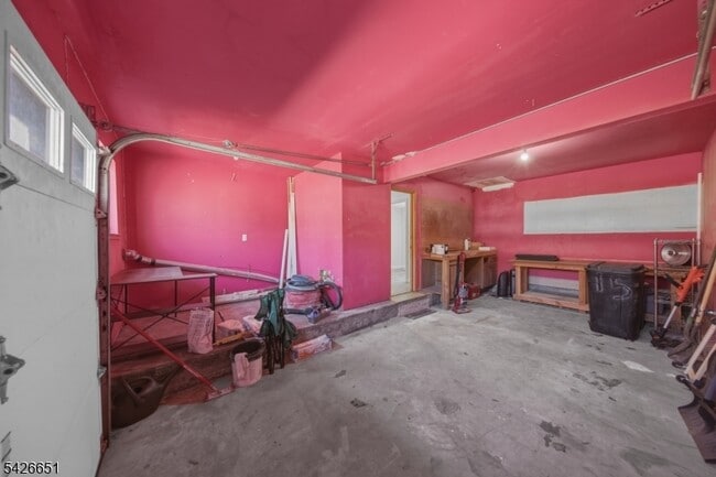 Building Photo - 15 Karen Rd