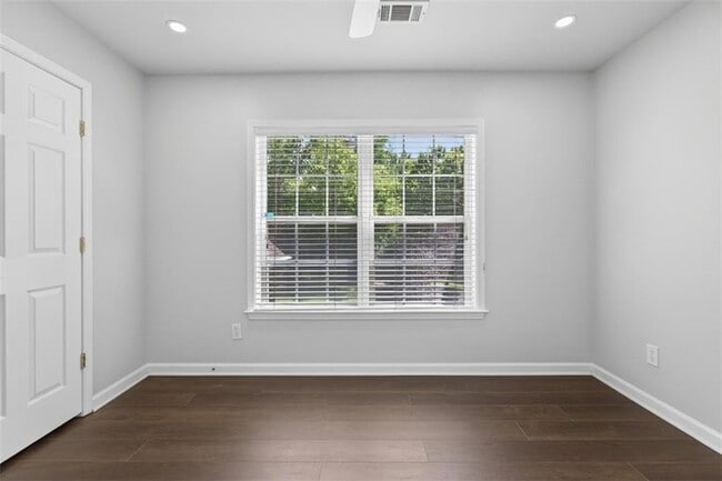 Building Photo - 2885 Stonehenge Ct