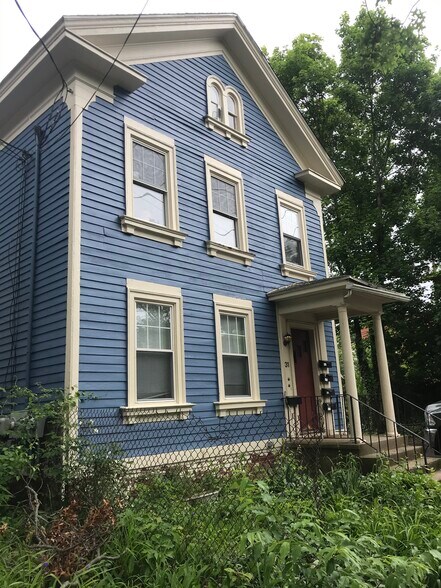 Building Photo - 31 Edwards St