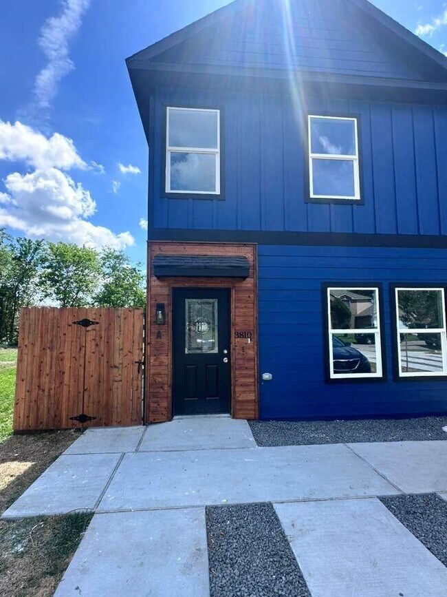 Building Photo - 3810 Hiford Dr