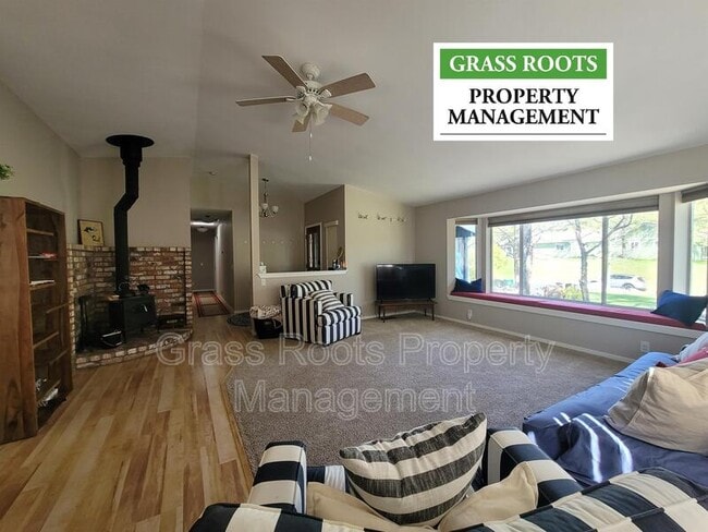Building Photo - 14336 Pepperwood Dr