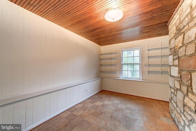 Building Photo - 1239 S Oakcrest Rd
