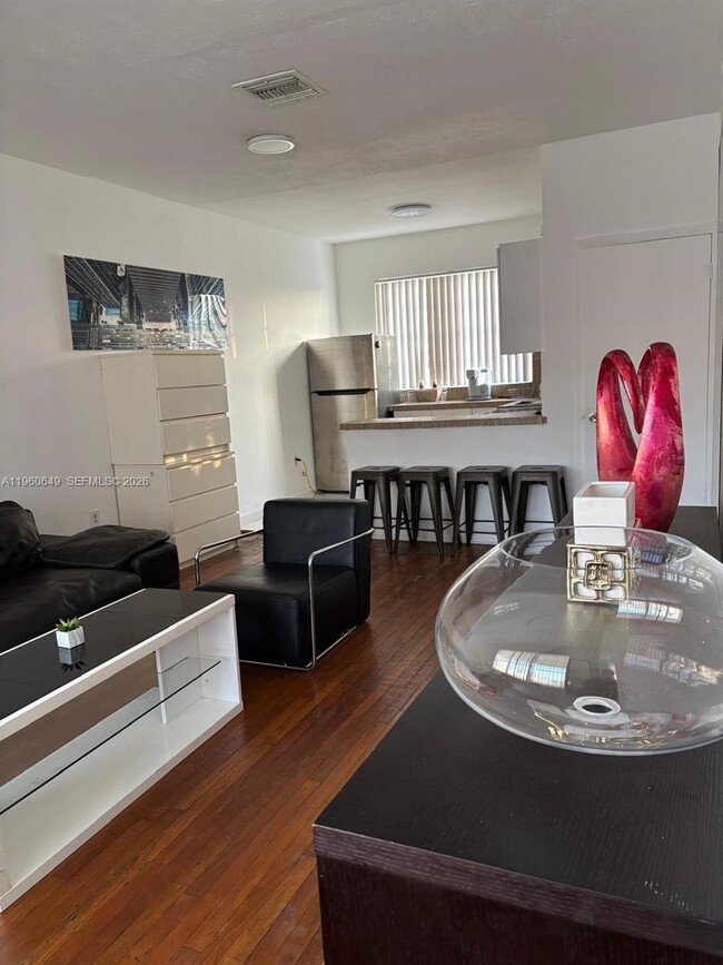 Building Photo - 6881 Bay Dr