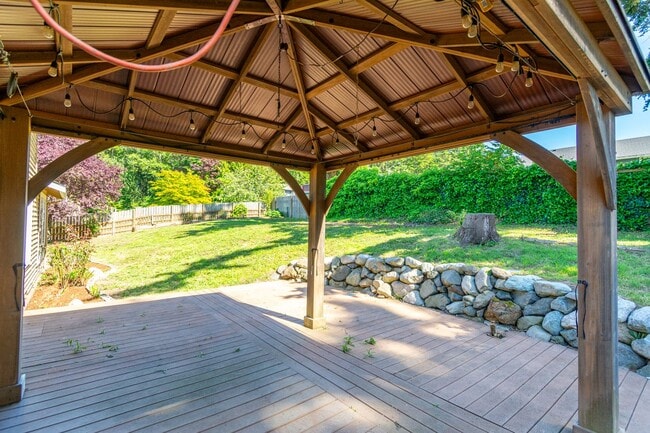 Building Photo - Beautiful Westside Oak Harbor Home Near Sunset Beach – 3 Bed + Bonus Room