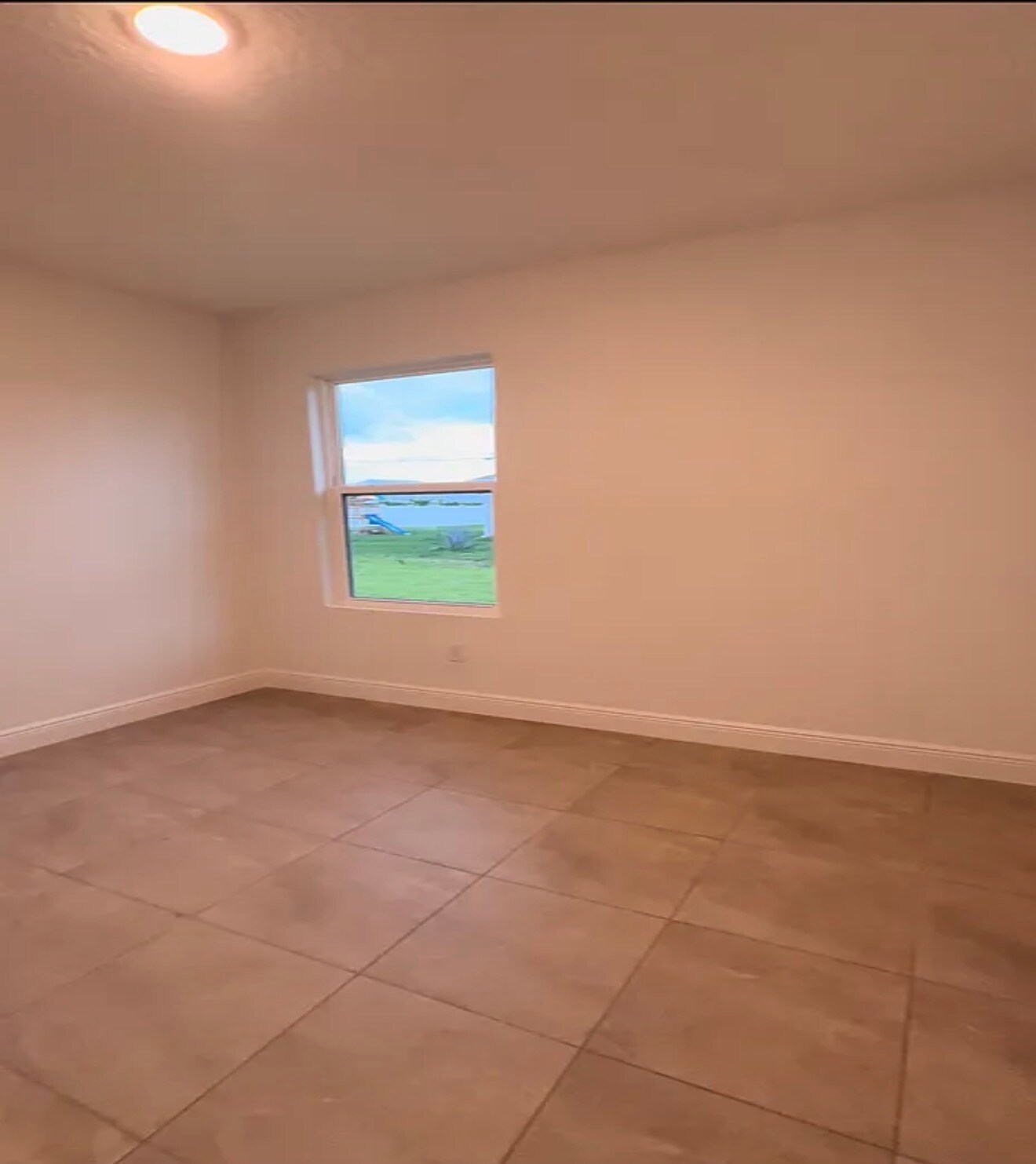 Building Photo - 4613 SW Junietta Ter