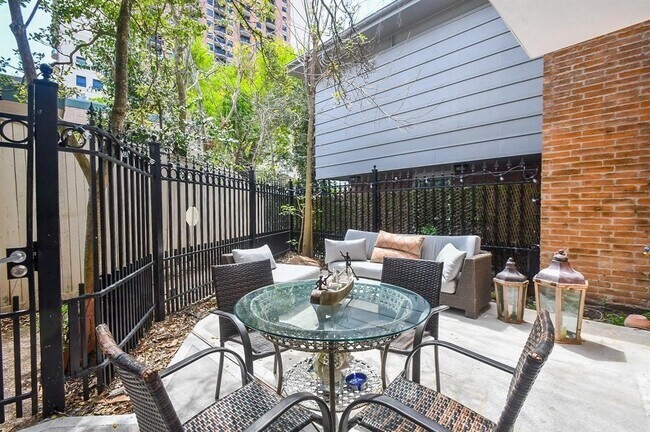 Building Photo - 6304 Riverview Way