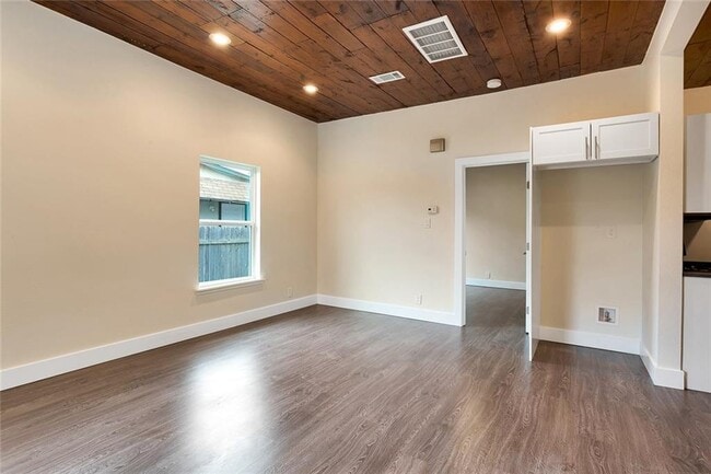 Building Photo - 6311 Felix Ave
