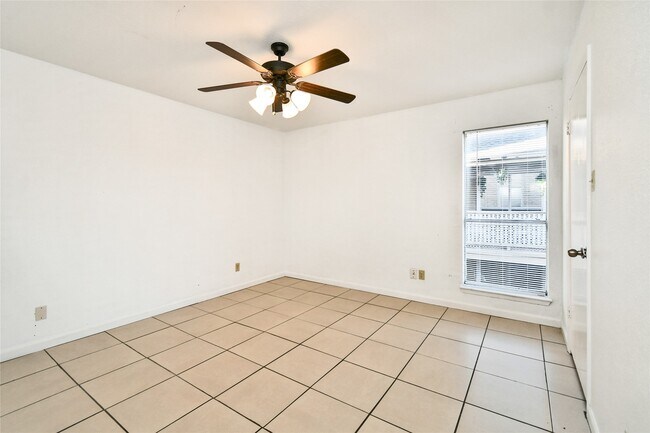 Building Photo - 10211 Sugar Branch Dr