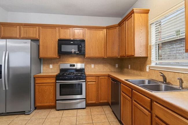 Building Photo - 10277 English Manor Dr