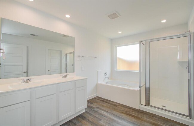 Building Photo - 8707 Shumard Oak Dr