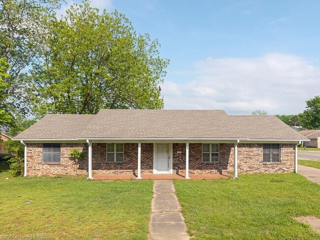 Primary Photo - 100 Meadow Pl