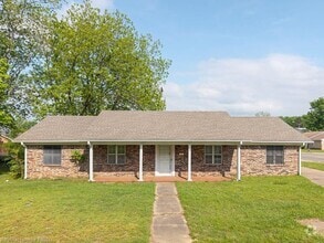 Building Photo - 100 Meadow Pl