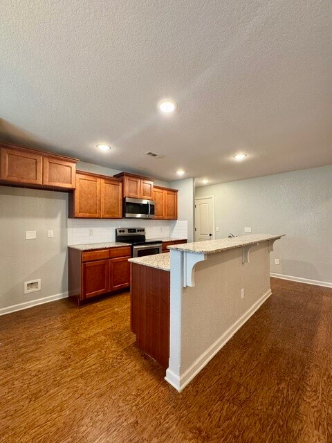 Building Photo - 306 Lion Dr N