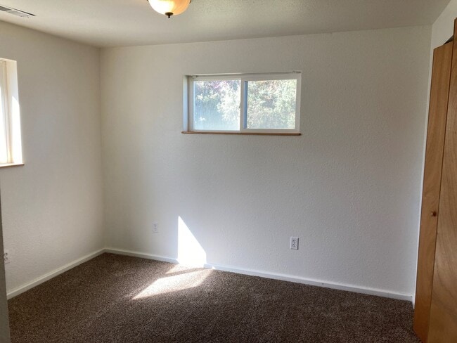 Building Photo - 700 S 46th Ave