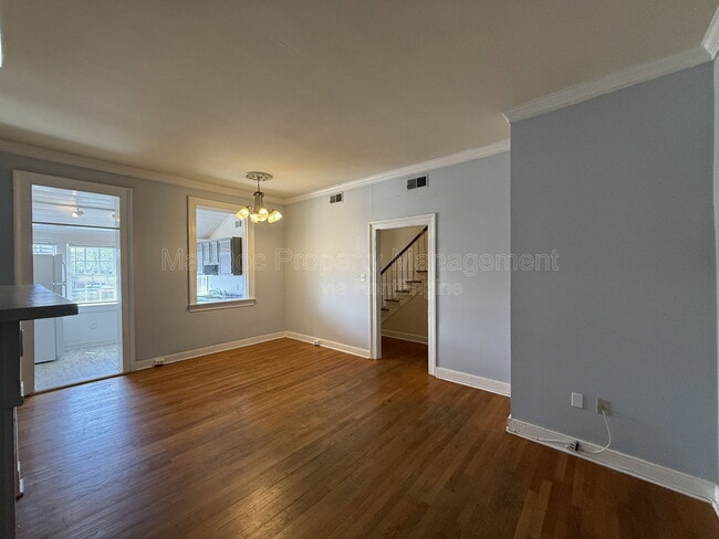 Building Photo - 604 Caroline St