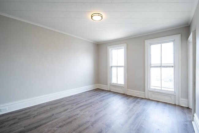 Building Photo - 53 Main St