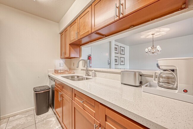 Building Photo - 8433 Hearth Dr