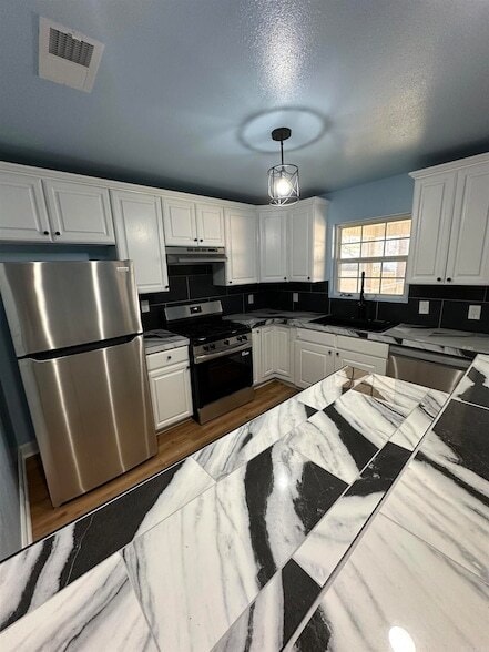 Building Photo - 15315 Birch Dr