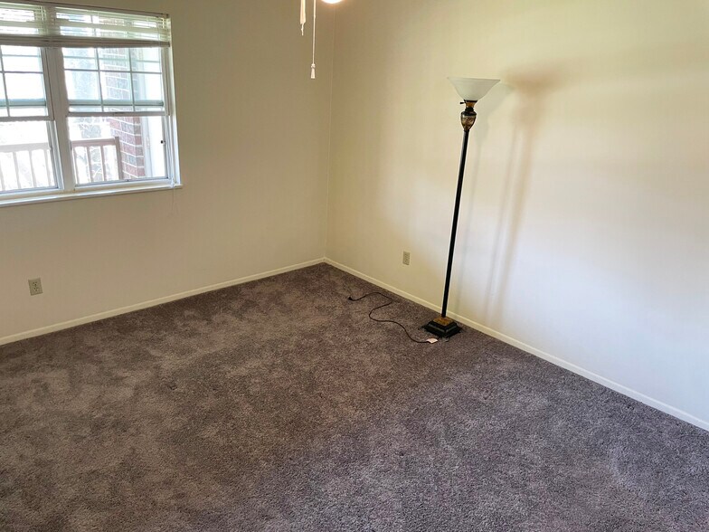 Building Photo - 1150 Tollis Pky