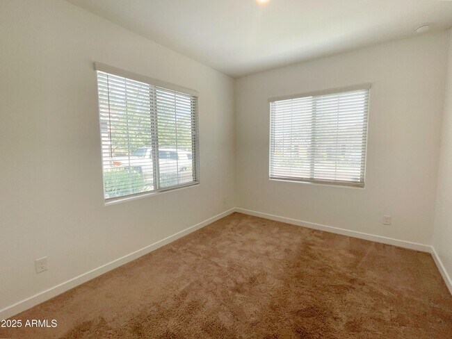 Building Photo - 2239 W Donner Dr