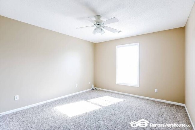 Building Photo - 4 Bed 3.5 Bath In Shawnee! Available NOW!!