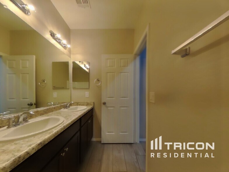 Building Photo - 17532 W Monte Lindo Ln