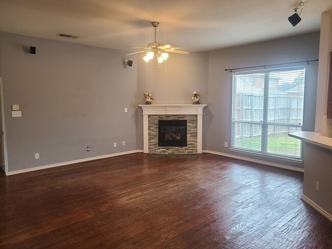 Building Photo - Rowlett Home in Great Location w/ Community Park, Pools, & Playground. Includes All Appliances!