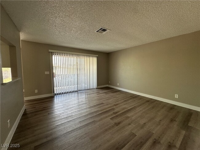 Building Photo - 4571 Carriage Park Dr