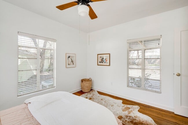 Building Photo - J07