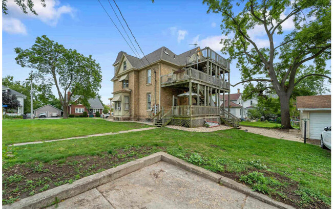 Building Photo - 164 S Washington St
