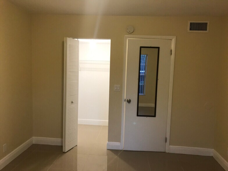 Building Photo - 460 NW 20th St