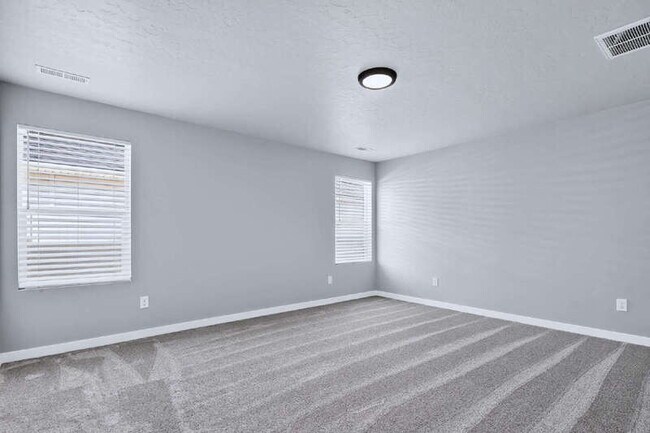 Building Photo - 297 N Madrone Ave