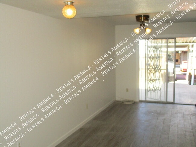 Building Photo - 2645 W Highland Ave