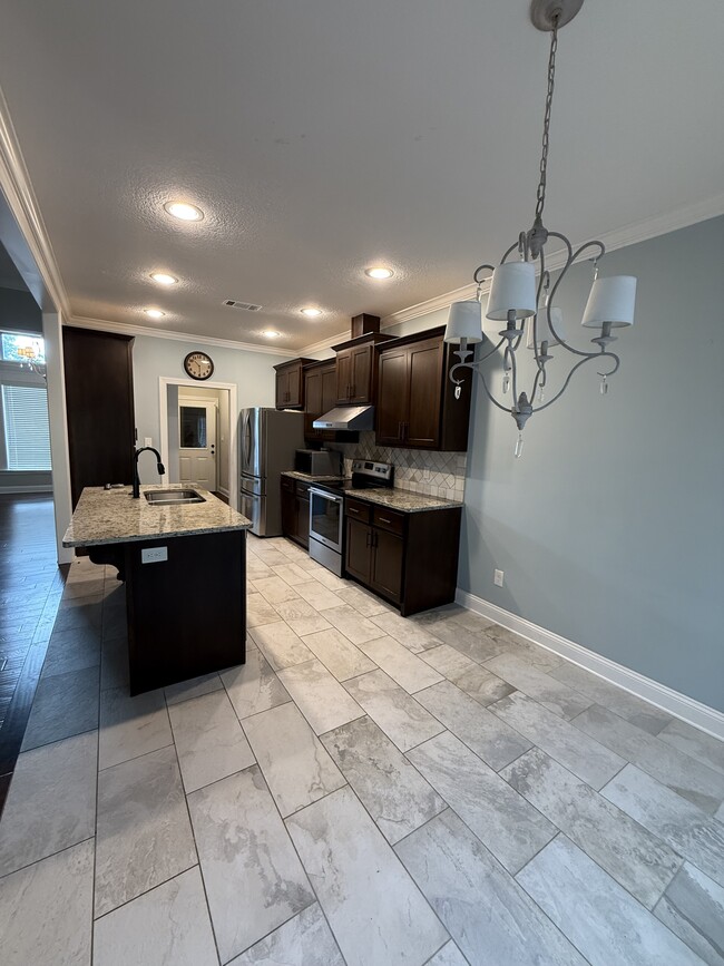 Building Photo - 233 Greenhill Dr